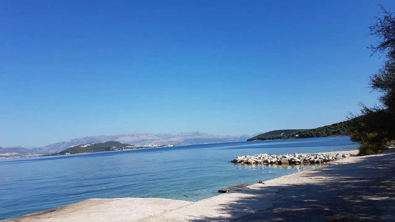 Villa Ana Slatine Aparthotel