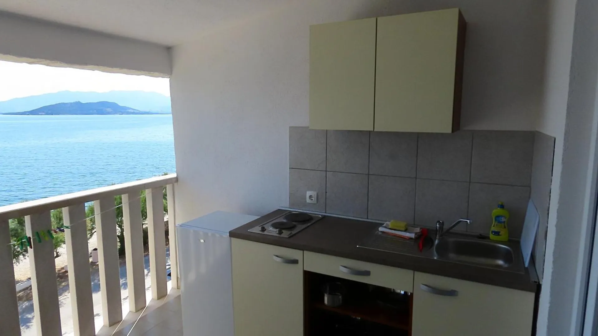 Villa Ana Slatine 3*,  Croatia